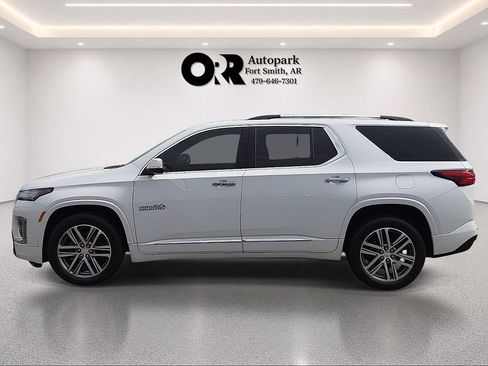 Used 2022 Chevrolet Traverse High Country FWD image 3