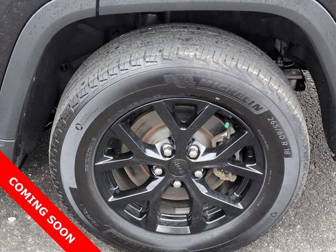 Certified 2024 Jeep Grand Cherokee L Laredo image 13