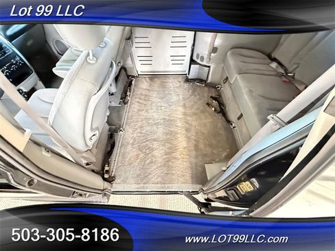 Used 2006 Chrysler Town & Country Touring w/ Trailer Tow Prep Group FWD image 46