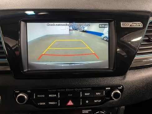 Used 2019 Kia Niro EX Premium FWD image 28