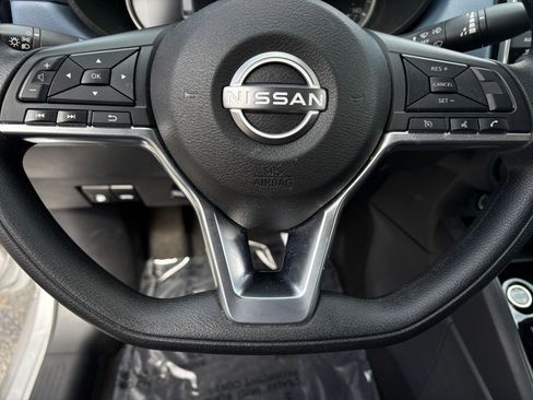 Used 2025 Nissan Versa SV FWD image 27