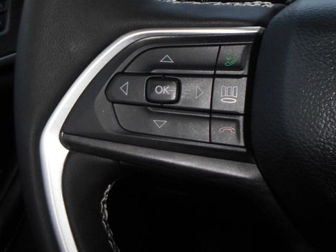 Certified 2024 Jeep Grand Cherokee Limited w/ Black Appearance Package image 21