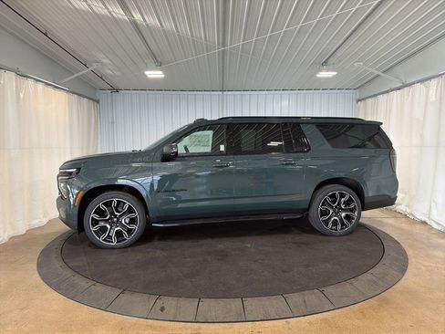 New 2026 Chevrolet Suburban RST w/ RST Capability Package image 2