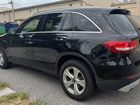Used 2018 Mercedes-Benz GLC 300 4MATIC image 3