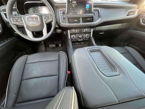 Used 2024 GMC Yukon XL SLT w/ SLT Luxury Package image 24