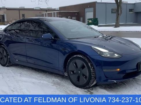 Used 2023 Tesla Model 3 Standard Range image 2