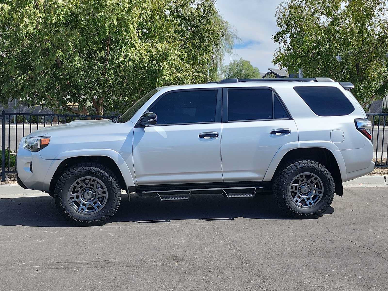 Used 2020 Toyota 4Runner Venture w/ Moonroof Package AWD/4WD image 5