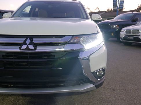 Used 2017 Mitsubishi Outlander SEL image 32