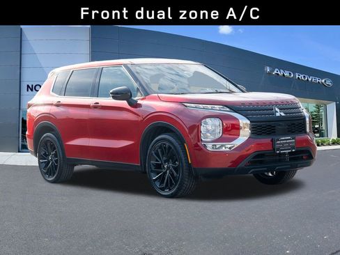 Used 2023 Mitsubishi Outlander SE Black Edition image 3