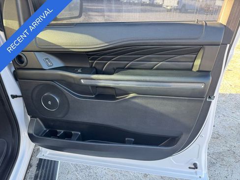 Used 2019 Ford Expedition Platinum image 16