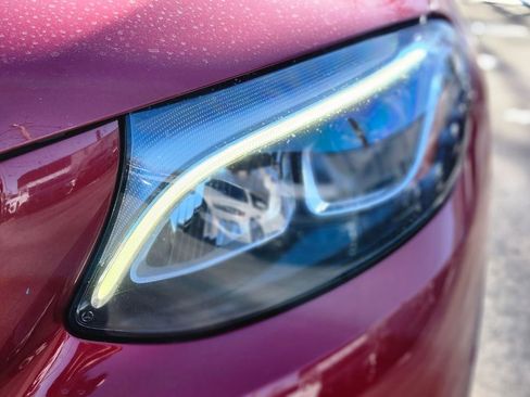 Used 2018 Mercedes-Benz GLC 300 4MATIC image 10