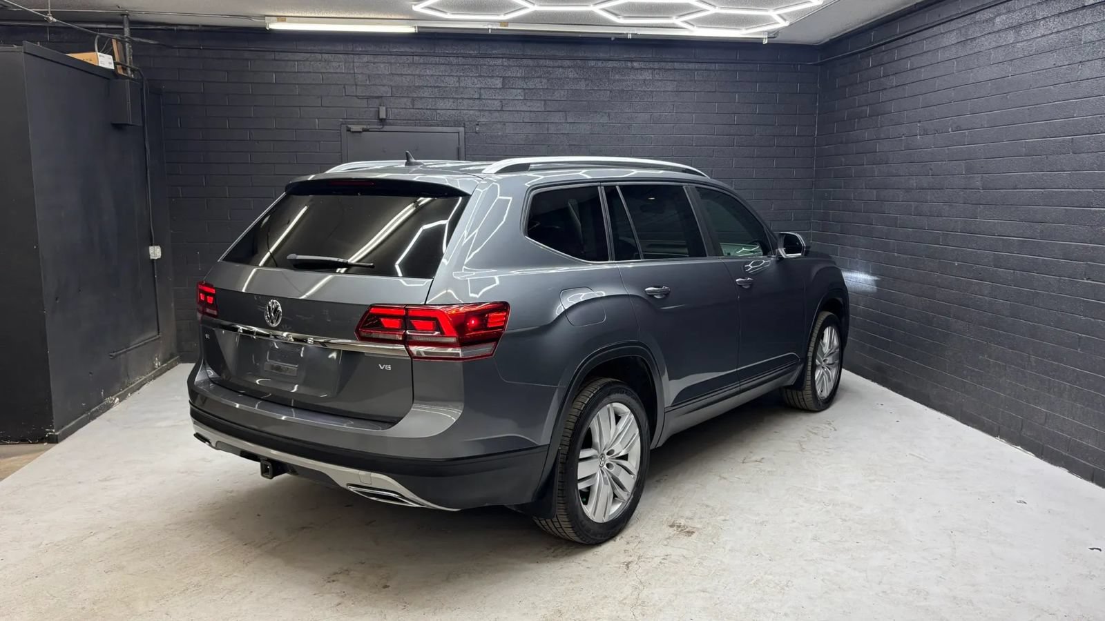 Used 2019 Volkswagen Atlas SE w/ Panoramic Sunroof Package FWD image 4