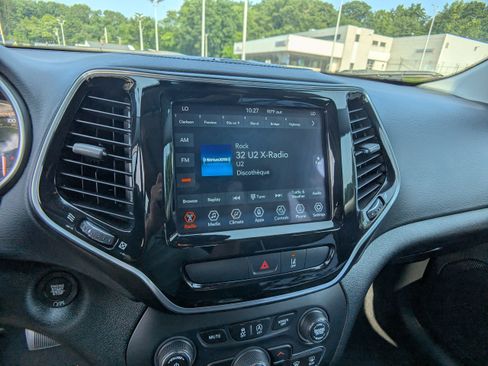 Used 2022 Jeep Cherokee Limited AWD/4WD image 21