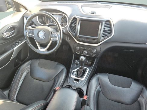 Used 2018 Jeep Cherokee Trailhawk image 25