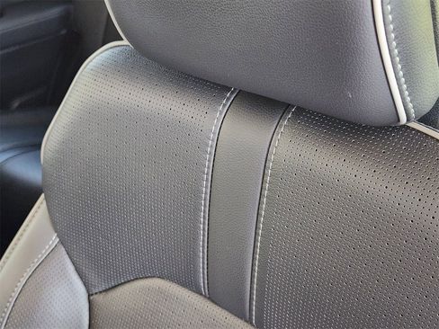 Used 2025 Honda Pilot Elite image 14