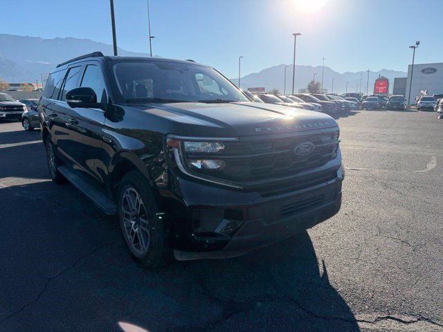 Used 2025 Ford Expedition Max Active AWD/4WD image 3