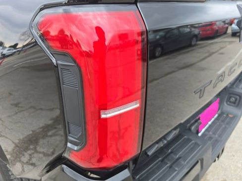 Used 2025 Toyota Tacoma SR5 image 33