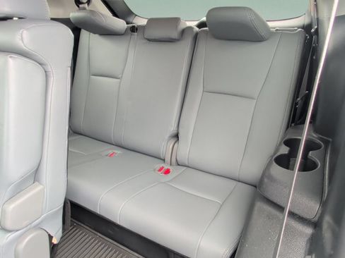 Used 2022 Toyota Highlander L FWD image 36