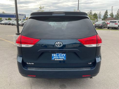 Used 2011 Toyota Sienna LE w/ Preferred Pkg FWD image 6