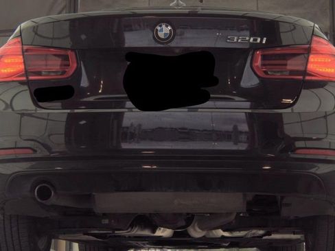 Used 2018 BMW 320i Sedan w/ Convenience Package image 4