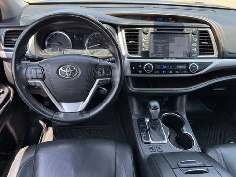 Used 2018 Toyota Highlander XLE FWD image 11