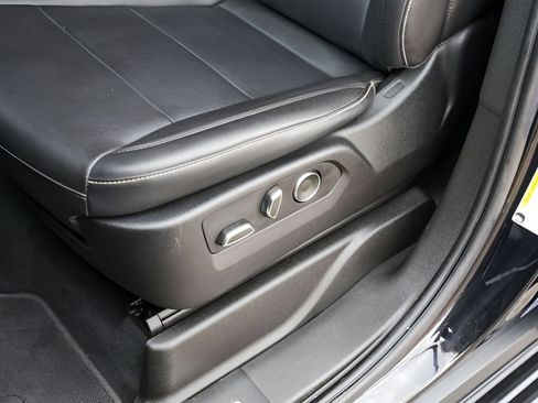 Used 2021 Cadillac Escalade Luxury AWD/4WD image 8