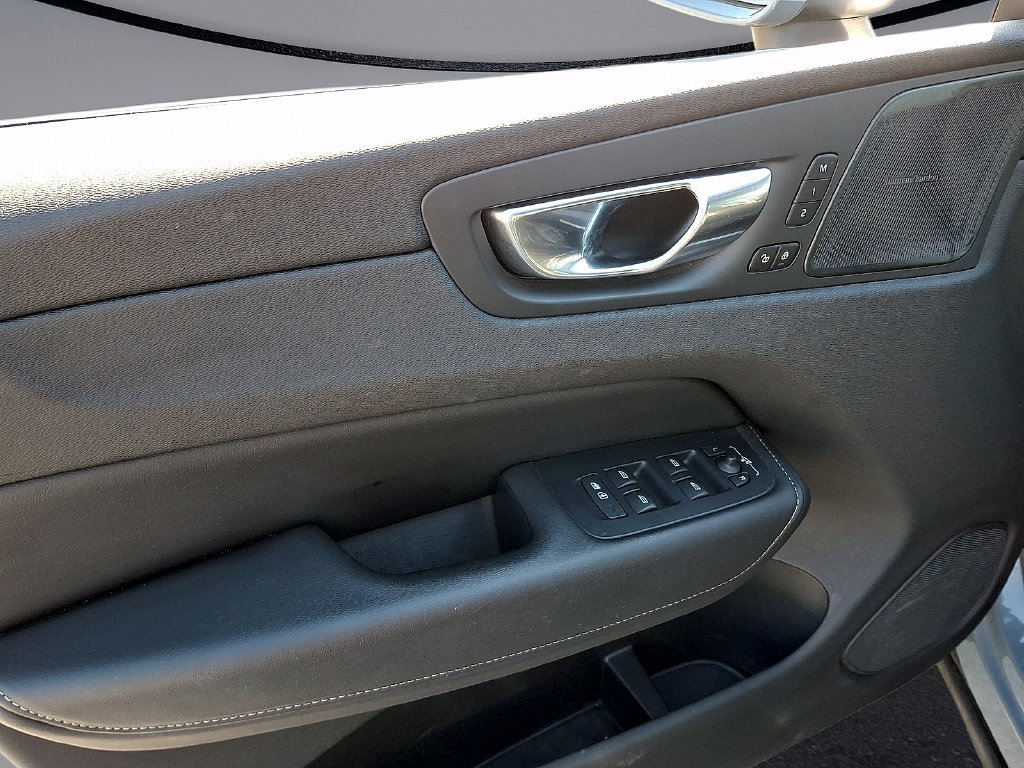 Used 2022 Volvo XC60 B5 Inscription w/ Advanced Package FWD image 16