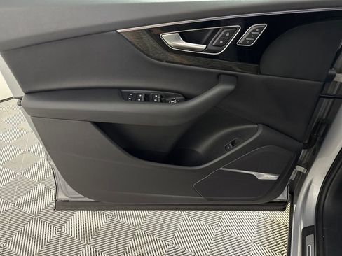 Used 2018 Audi Q7 3.0T Prestige image 9