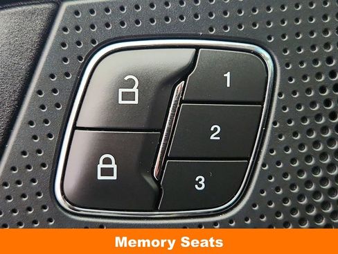 Used 2019 Ford Edge Titanium image 21