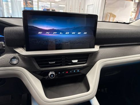 New 2026 Ford Explorer Platinum w/ LUX Leather Package AWD/4WD image 19