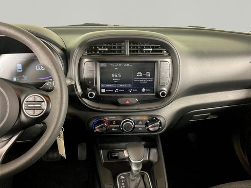 Used 2024 Kia Soul LX w/ Option Group 015 FWD image 9