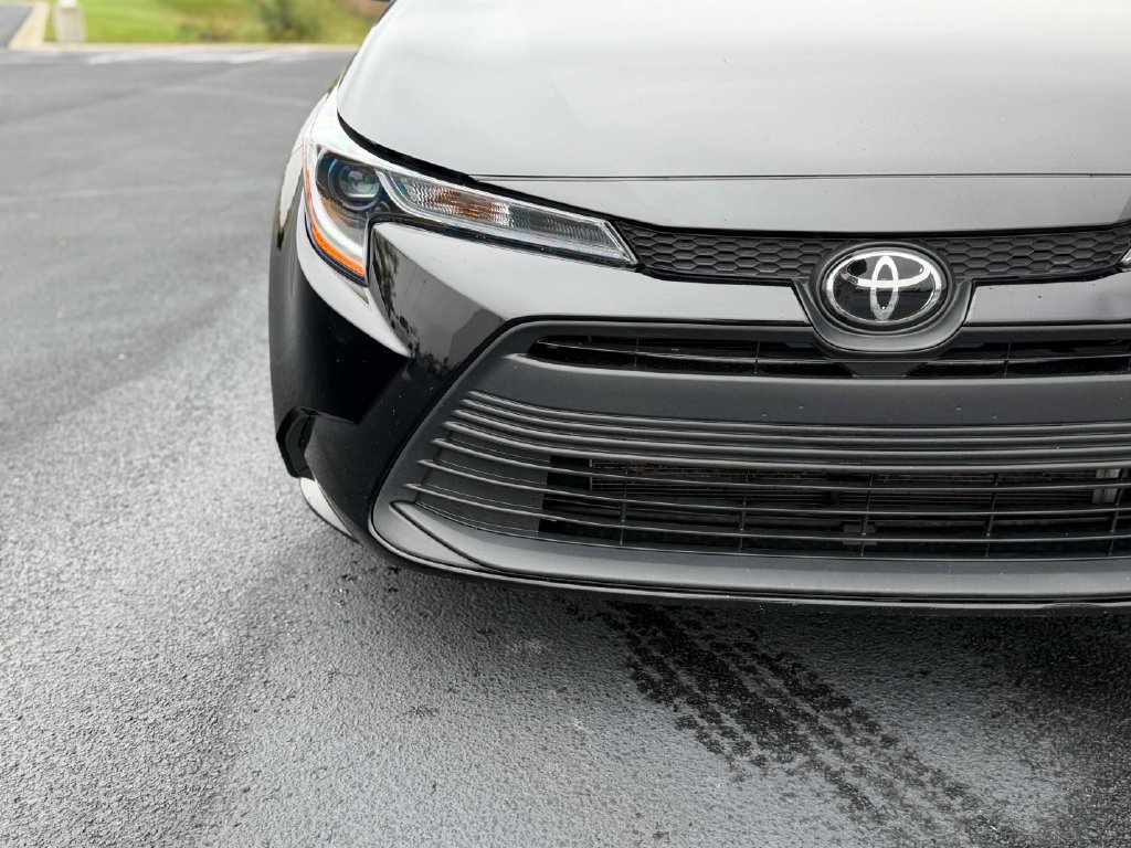 Used 2024 Toyota Corolla LE FWD image 4