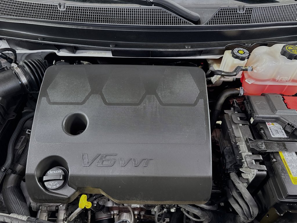 Used 2023 Chevrolet Traverse High Country w/ LPO, Floor Liner Package FWD image 42