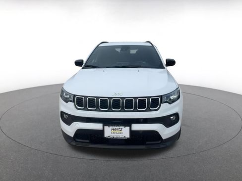 Used 2025 Jeep Compass Latitude image 4