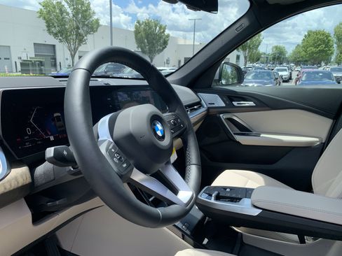 Used 2025 BMW X1 xDrive28i w/ Premium Package image 16