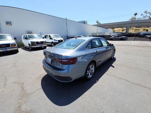 Used 2024 Volkswagen Jetta SE FWD image 8