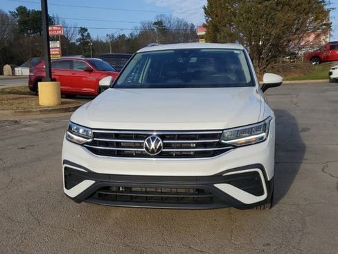 Certified 2023 Volkswagen Tiguan SE w/ Panoramic Sunroof Package image 2