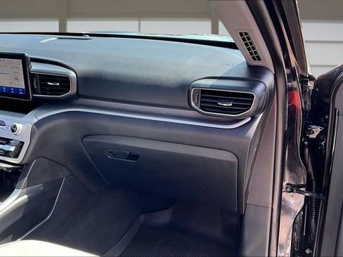 Used 2021 Ford Explorer XLT w/ Equipment Group 202A AWD/4WD image 17