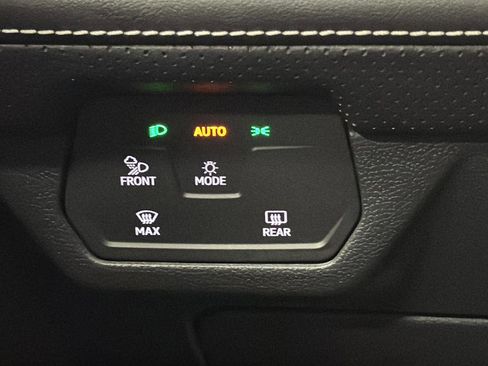 Used 2024 Volkswagen Atlas Cross Sport SE AWD/4WD image 30