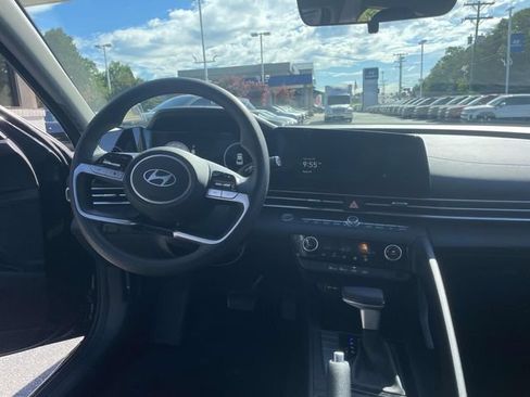 Used 2024 Hyundai Elantra SEL FWD image 12
