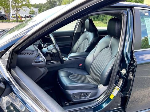 Used 2020 Toyota Camry SE FWD image 10