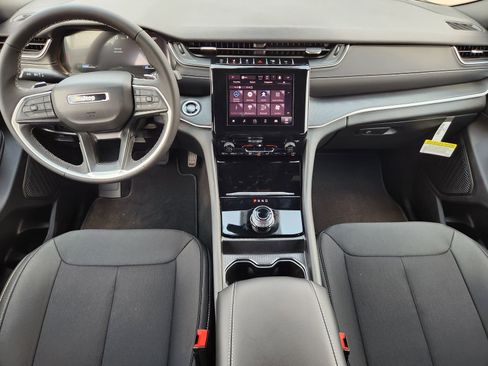 New 2025 Jeep Grand Cherokee L Laredo image 18