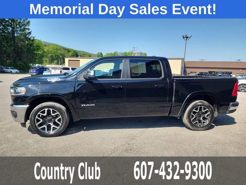 Used 2025 RAM 1500 Laramie AWD/4WD image 5