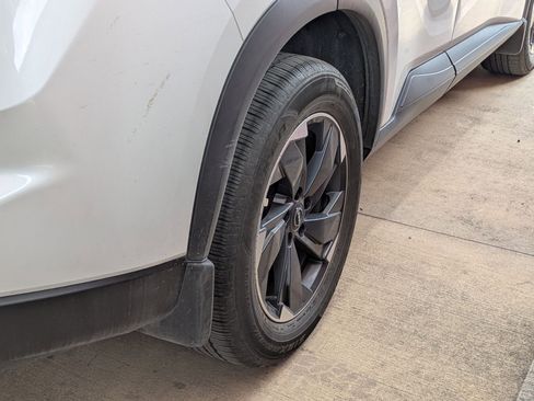 Used 2025 Nissan Rogue SV FWD image 9