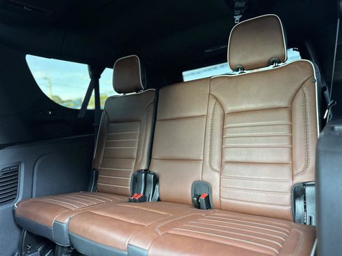 Used 2024 GMC Yukon XL Denali Ultimate AWD/4WD image 17
