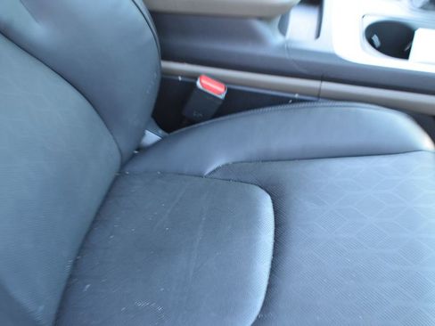 Used 2025 Kia Carnival FWD image 25