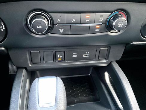 Used 2022 Nissan Frontier SV w/ Technology Package image 15