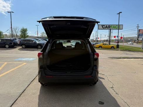 Used 2021 Toyota RAV4 XLE AWD/4WD image 12