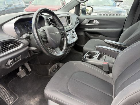 Used 2019 Chrysler Pacifica Touring Plus FWD image 7