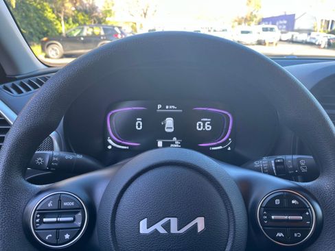 Used 2025 Kia Soul LX w/ LX Technology Package image 25